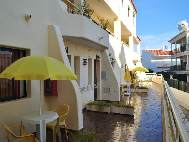 Apartamentos Olhos Do Mar Albufeira Bagian luar foto